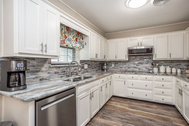 2002 Everglade Drive, Gainesville, TX 76240