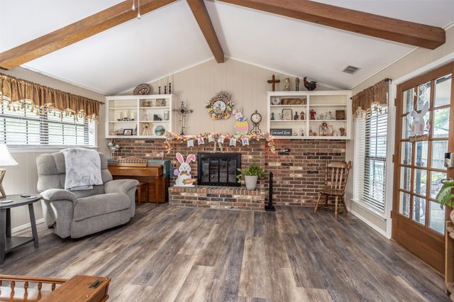 2002 Everglade Drive, Gainesville, TX 76240