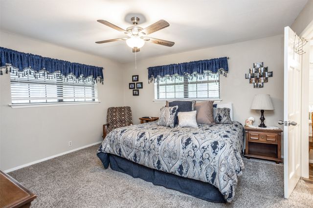 2002 Everglade Drive, Gainesville, TX 76240