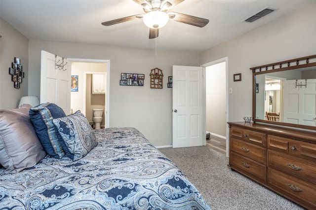 2002 Everglade Drive, Gainesville, TX 76240