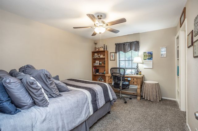 2002 Everglade Drive, Gainesville, TX 76240