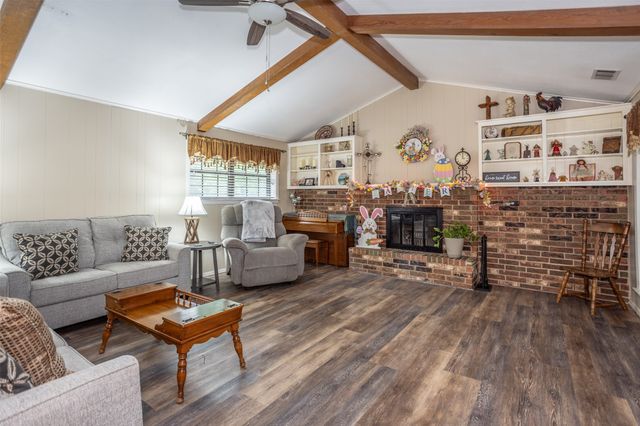 2002 Everglade Drive, Gainesville, TX 76240