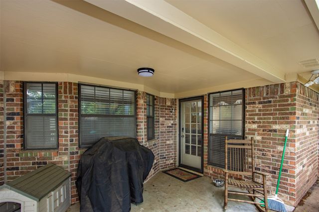 2002 Everglade Drive, Gainesville, TX 76240