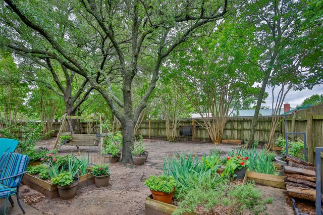 2002 Everglade Drive, Gainesville, TX 76240