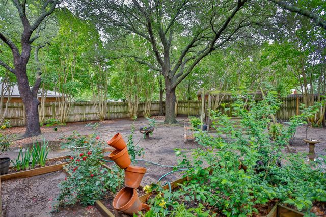 2002 Everglade Drive, Gainesville, TX 76240