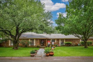 2002 Everglade Drive, Gainesville, TX 76240