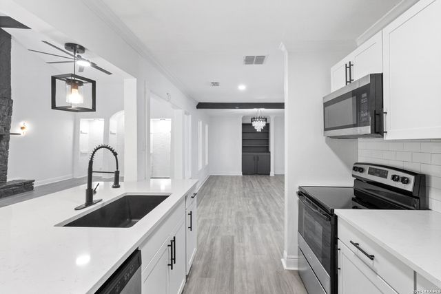 11915 LOS CERROS ST, San Antonio, TX 78233
