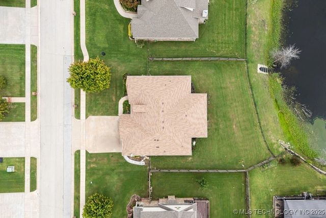 5711 Nottingham Place, Bartlesville, OK 74006