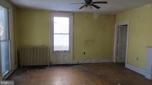 12 OAK ST, Salem, NJ 08079