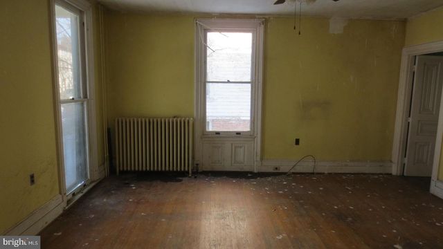 12 OAK ST, Salem, NJ 08079