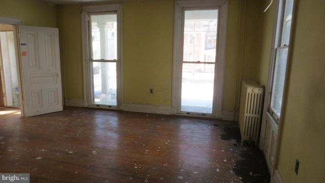 12 OAK ST, Salem, NJ 08079