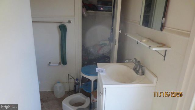 12 OAK ST, Salem, NJ 08079