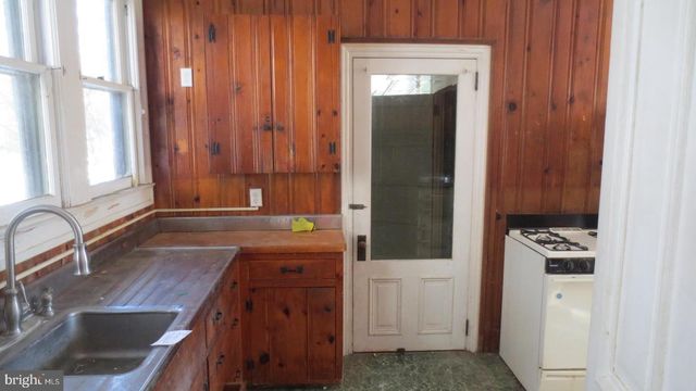 12 OAK ST, Salem, NJ 08079