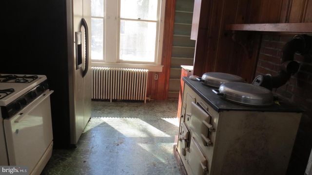 12 OAK ST, Salem, NJ 08079