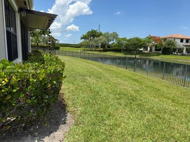 9751 Lakeview Ln, Parkland, FL 33076