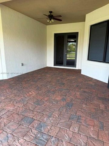 9751 Lakeview Ln, Parkland, FL 33076