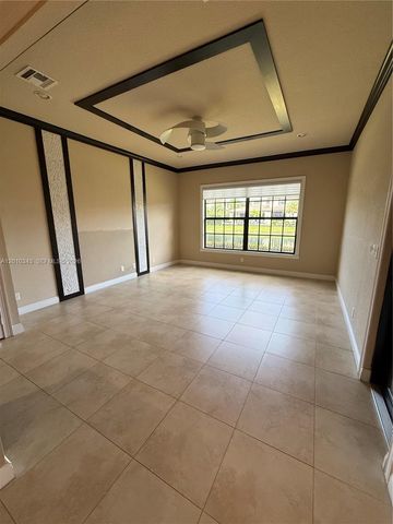 9751 Lakeview Ln, Parkland, FL 33076