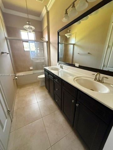 9751 Lakeview Ln, Parkland, FL 33076