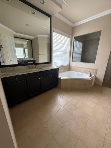 9751 Lakeview Ln, Parkland, FL 33076