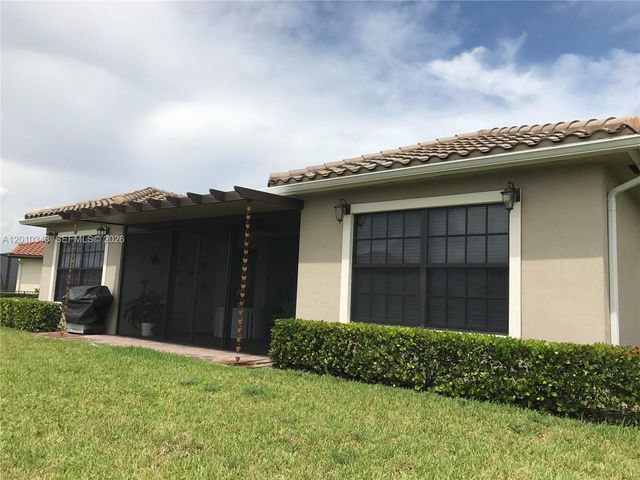 9751 Lakeview Ln, Parkland, FL 33076