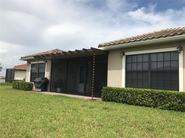 9751 Lakeview Ln, Parkland, FL 33076