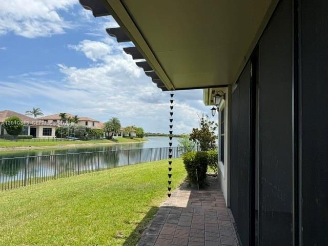 9751 Lakeview Ln, Parkland, FL 33076