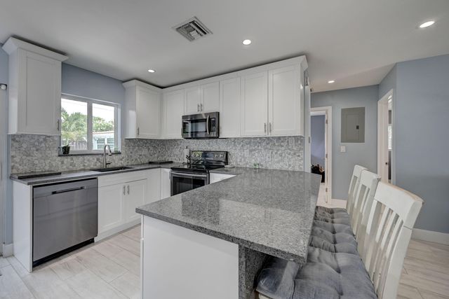 351 NE 41st Street, Oakland Park, FL 33334