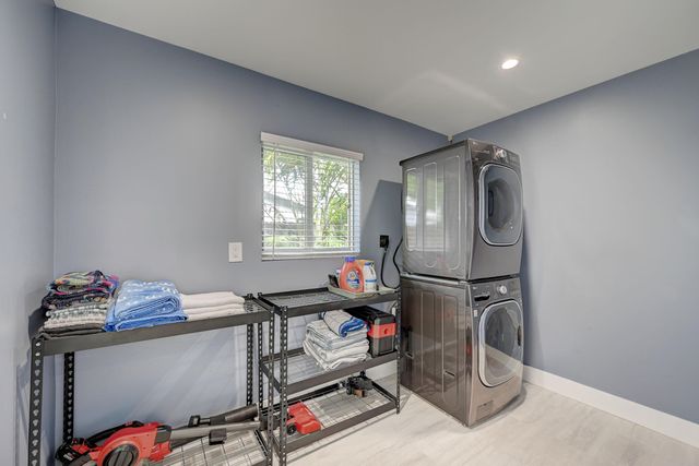 351 NE 41st Street, Oakland Park, FL 33334