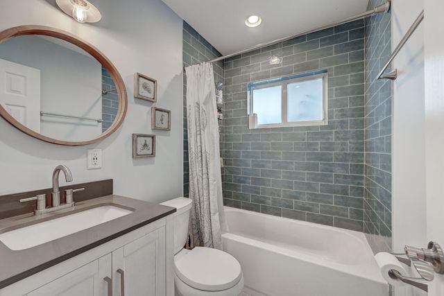 351 NE 41st Street, Oakland Park, FL 33334