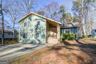 3173 Falconhurst Drive SW, Lilburn, GA 30047