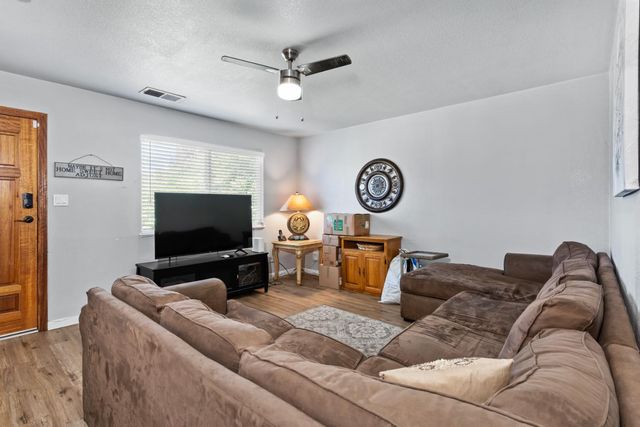 6204 Dewar Way, North Highlands, CA 95660