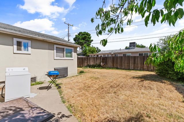 6204 Dewar Way, North Highlands, CA 95660