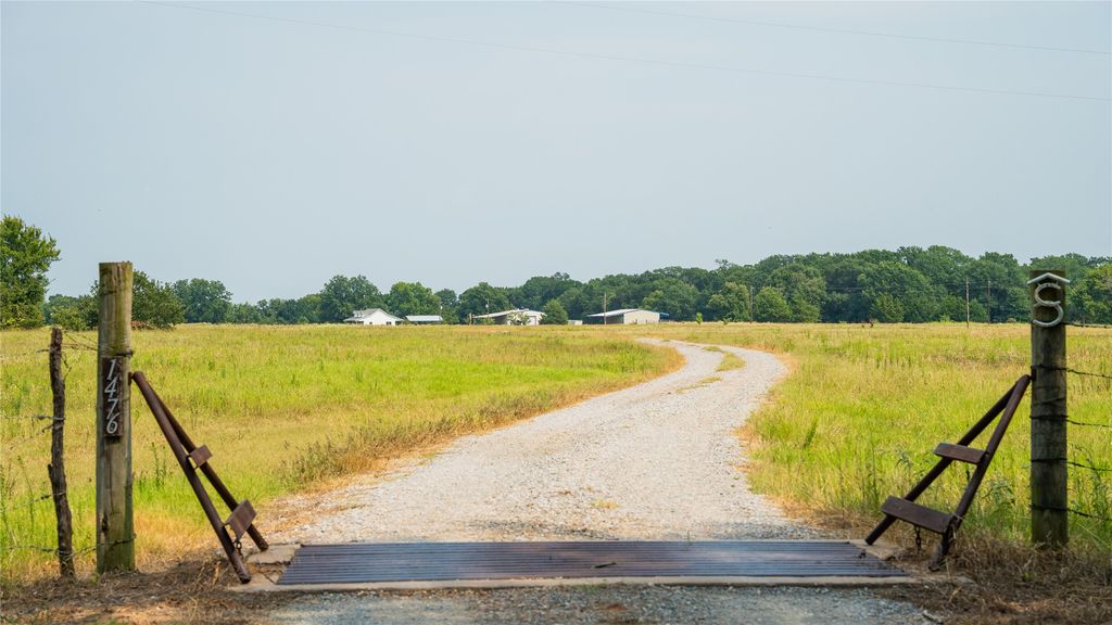 1476 County Road 2130, Telephone, TX 75488