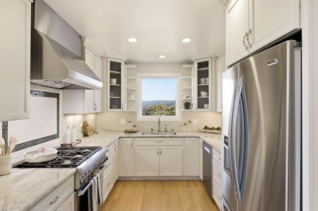 1049 Buckland Avenue, San Carlos, CA 94070