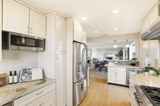 1049 Buckland Avenue, San Carlos, CA 94070