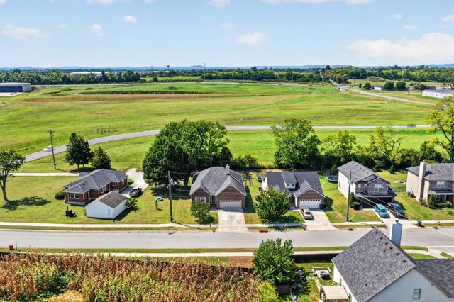 1021 Lindyn Lee Way, Gallatin, TN 37066