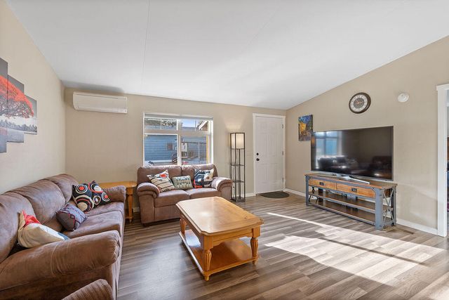 61445 SE 27th 22, Bend, OR 97702