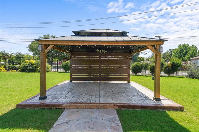 2828 Dancing Flame Drive, Denton, TX 76201