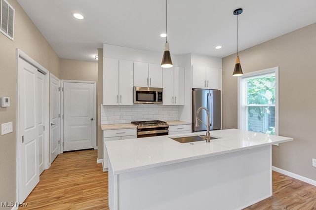 5904 Wakefield Avenue, Cleveland, OH 44102