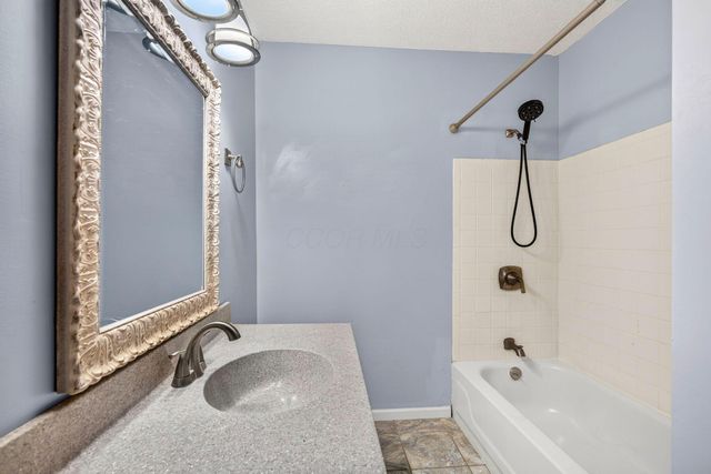 284 Cline Court, Ashville, OH 43103