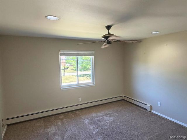22204 E 11 Mile Road, Saint Clair Shores, MI 48081