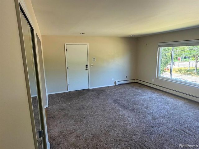 22204 E 11 Mile Road, Saint Clair Shores, MI 48081