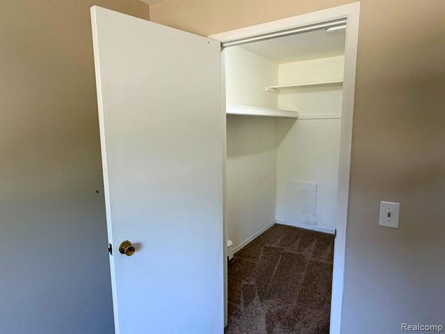 22204 E 11 Mile Road, Saint Clair Shores, MI 48081
