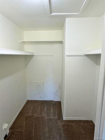 22204 E 11 Mile Road, Saint Clair Shores, MI 48081