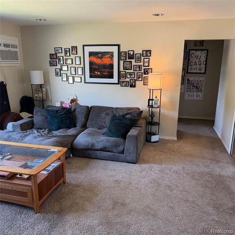 22204 E 11 Mile Road, Saint Clair Shores, MI 48081