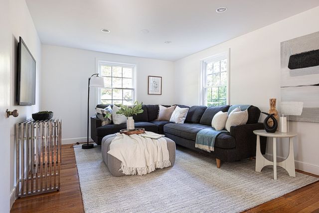 28 Middle St, Lexington, MA 02421
