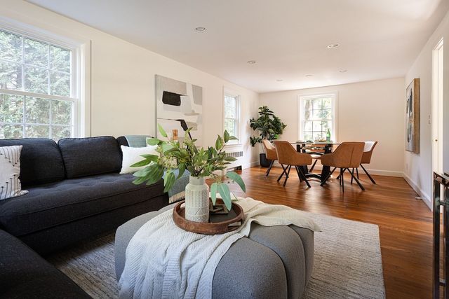 28 Middle St, Lexington, MA 02421
