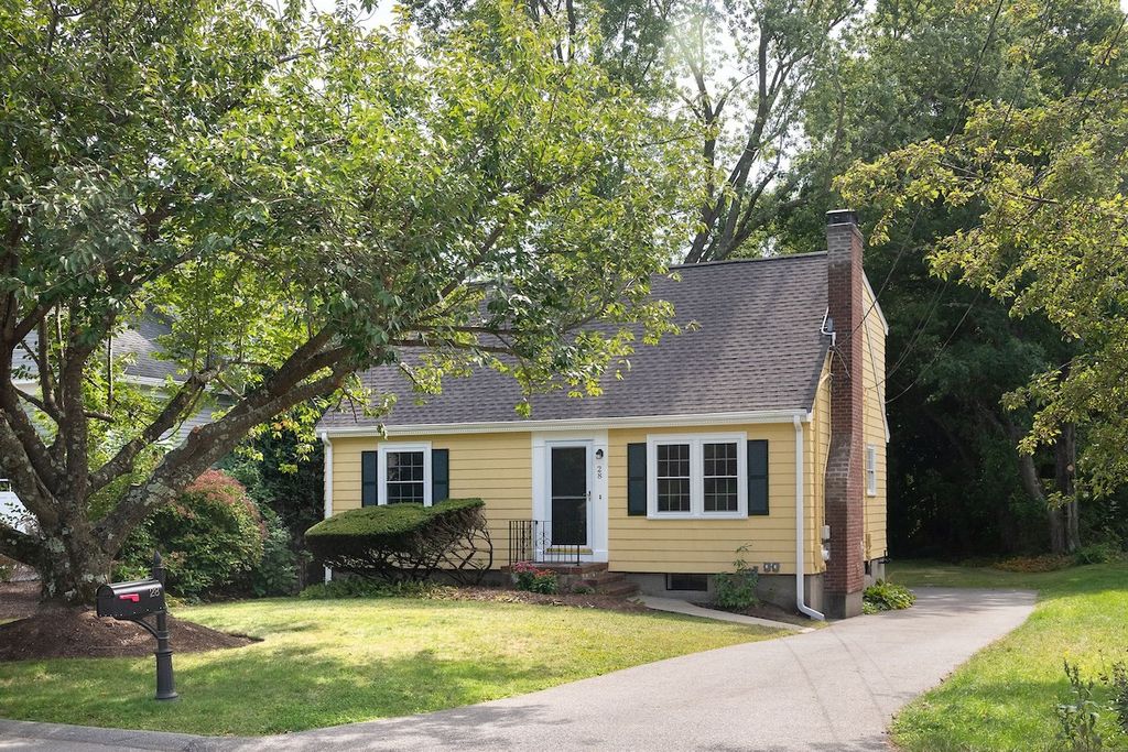 28 Middle St, Lexington, MA 02421