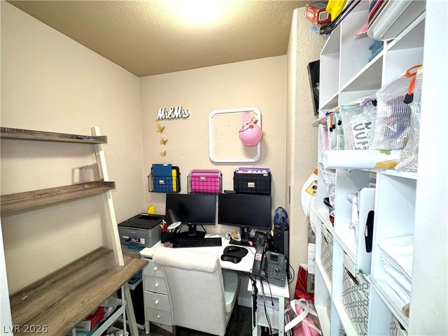 6240 Dartington Hall Street, Henderson, NV 89011