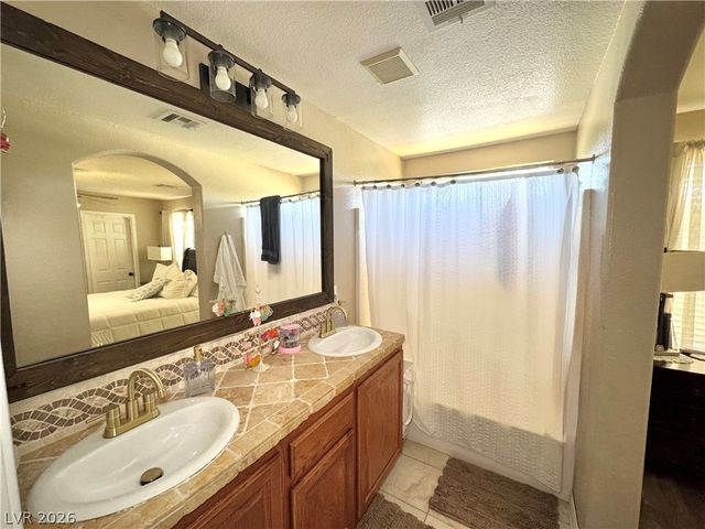 6240 Dartington Hall Street, Henderson, NV 89011